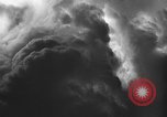 Standbild Dreifaltigkeit - die erste Atombombe in der Geschichte Alamogordo New Mexico USA, 1945, aus Sekunde 54 historischem Filmmaterial Videoclip 65675071922