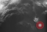 Standbild Dreifaltigkeit - die erste Atombombe in der Geschichte Alamogordo New Mexico USA, 1945, aus Sekunde 58 historischem Filmmaterial Videoclip 65675071922
