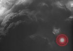 Standbild Dreifaltigkeit - die erste Atombombe in der Geschichte Alamogordo New Mexico USA, 1945, aus Sekunde 59 historischem Filmmaterial Videoclip 65675071922