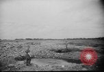 Standbild Beschädigter Flugplatz von Balikapapan Balikpapan Borneo Indonesien, 1945, aus Sekunde 55 historischem Filmmaterial Videoclip 65675071923