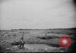 Standbild Beschädigter Flugplatz von Balikapapan Balikpapan Borneo Indonesien, 1945, aus Sekunde 56 historischem Filmmaterial Videoclip 65675071923