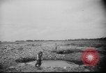 Standbild Beschädigter Flugplatz von Balikapapan Balikpapan Borneo Indonesien, 1945, aus Sekunde 58 historischem Filmmaterial Videoclip 65675071923