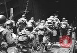 Standbild Alliierte Truppen am D-Day Europa, 1944, aus Sekunde 8 historischem Filmmaterial Videoclip 65675071936