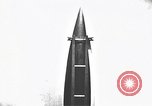 Standbild Deutsche V-2 Rakete geführt Peenemunde Deutschland, 1944, aus Sekunde 15 historischem Filmmaterial Videoclip 65675071937