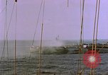 Standbild USS Ommaney Bay CVE-79 brennen nach dem Angriff Luzon Philippinen, 1945, aus Sekunde 10 historischem Filmmaterial Videoclip 65675072050