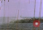 Standbild USS Ommaney Bay CVE-79 brennen nach dem Angriff Luzon Philippinen, 1945, aus Sekunde 13 historischem Filmmaterial Videoclip 65675072050