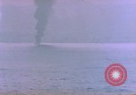 Standbild USS Ommaney Bay CVE-79 brennen nach dem Angriff Luzon Philippinen, 1945, aus Sekunde 22 historischem Filmmaterial Videoclip 65675072050