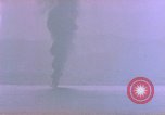 Standbild USS Ommaney Bay CVE-79 brennen nach dem Angriff Luzon Philippinen, 1945, aus Sekunde 23 historischem Filmmaterial Videoclip 65675072050