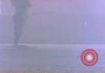 Standbild USS Ommaney Bay CVE-79 brennen nach dem Angriff Luzon Philippinen, 1945, aus Sekunde 27 historischem Filmmaterial Videoclip 65675072050