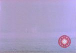 Standbild USS Ommaney Bay CVE-79 brennen nach dem Angriff Luzon Philippinen, 1945, aus Sekunde 38 historischem Filmmaterial Videoclip 65675072050