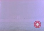 Standbild USS Ommaney Bay CVE-79 brennen nach dem Angriff Luzon Philippinen, 1945, aus Sekunde 39 historischem Filmmaterial Videoclip 65675072050