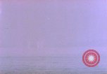 Standbild USS Ommaney Bay CVE-79 brennen nach dem Angriff Luzon Philippinen, 1945, aus Sekunde 41 historischem Filmmaterial Videoclip 65675072050
