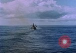 Standbild USS Ommaney Bay CVE-79 brennen nach dem Angriff Luzon Philippinen, 1945, aus Sekunde 50 historischem Filmmaterial Videoclip 65675072050