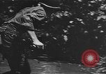 Standbild amerikanische Soldaten Guam, 1945, aus Sekunde 5 historischem Filmmaterial Videoclip 65675072057