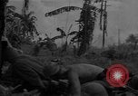 Standbild amerikanische Soldaten Guam, 1945, aus Sekunde 26 historischem Filmmaterial Videoclip 65675072057