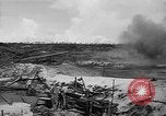 Standbild amerikanische Soldaten Guam, 1945, aus Sekunde 36 historischem Filmmaterial Videoclip 65675072057