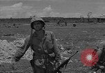 Standbild amerikanische Soldaten Guam, 1945, aus Sekunde 58 historischem Filmmaterial Videoclip 65675072057