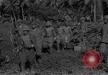 Standbild amerikanische Soldaten Guam, 1945, aus Sekunde 1 historischem Filmmaterial Videoclip 65675072059