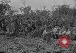 Standbild amerikanische Soldaten Guam, 1945, aus Sekunde 47 historischem Filmmaterial Videoclip 65675072059