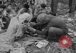 Standbild amerikanische Soldaten Guam, 1945, aus Sekunde 60 historischem Filmmaterial Videoclip 65675072059