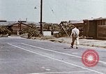 Image Réinstallation et centre de détention Seconde Guerre Mondiale logement Crystal City Texas USA, 1943, de la seconde 39 séquences d'archives historiques vidéo 65675072064