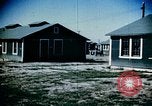 Image Réinstallation et centre de détention Seconde Guerre Mondiale logement Crystal City Texas USA, 1943, de la seconde 48 séquences d'archives historiques vidéo 65675072064