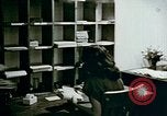 Standbild uns alien Haftanstalt Mail Handling Crystal City Texas USA, 1943, aus Sekunde 23 historischem Filmmaterial Videoclip 65675072065