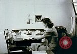 Standbild uns alien Haftanstalt Mail Handling Crystal City Texas USA, 1943, aus Sekunde 33 historischem Filmmaterial Videoclip 65675072065