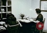 Standbild uns alien Haftanstalt Mail Handling Crystal City Texas USA, 1943, aus Sekunde 37 historischem Filmmaterial Videoclip 65675072065