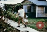 Standbild alien Haftanstalt essen Lieferung Crystal City Texas USA, 1943, aus Sekunde 16 historischem Filmmaterial Videoclip 65675072066