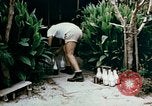 Standbild alien Haftanstalt essen Lieferung Crystal City Texas USA, 1943, aus Sekunde 20 historischem Filmmaterial Videoclip 65675072066