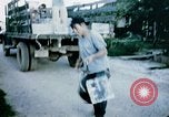 Standbild alien Haftanstalt essen Lieferung Crystal City Texas USA, 1943, aus Sekunde 32 historischem Filmmaterial Videoclip 65675072066