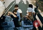 Standbild alien Haftanstalt essen Lieferung Crystal City Texas USA, 1943, aus Sekunde 34 historischem Filmmaterial Videoclip 65675072066