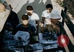 Standbild alien Haftanstalt essen Lieferung Crystal City Texas USA, 1943, aus Sekunde 37 historischem Filmmaterial Videoclip 65675072066