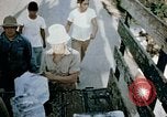 Standbild alien Haftanstalt essen Lieferung Crystal City Texas USA, 1943, aus Sekunde 42 historischem Filmmaterial Videoclip 65675072066