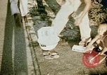 Standbild alien Haftanstalt essen Lieferung Crystal City Texas USA, 1943, aus Sekunde 53 historischem Filmmaterial Videoclip 65675072066