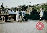 Standbild alien Haftanstalt essen Lieferung Crystal City Texas USA, 1943, aus Sekunde 61 historischem Filmmaterial Videoclip 65675072066