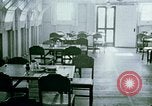 Immagine di Alien internamento centro facility da pranzo Crystal City Texas USA, 1943, secondo 4 filmato di repertorio 65675072068
