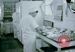 Immagine di Alien internamento centro facility da pranzo Crystal City Texas USA, 1943, secondo 10 filmato di repertorio 65675072068