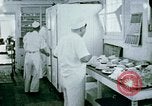 Immagine di Alien internamento centro facility da pranzo Crystal City Texas USA, 1943, secondo 12 filmato di repertorio 65675072068