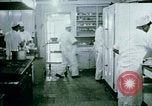 Immagine di Alien internamento centro facility da pranzo Crystal City Texas USA, 1943, secondo 15 filmato di repertorio 65675072068