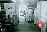 Immagine di Alien internamento centro facility da pranzo Crystal City Texas USA, 1943, secondo 16 filmato di repertorio 65675072068
