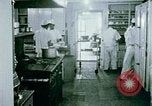 Immagine di Alien internamento centro facility da pranzo Crystal City Texas USA, 1943, secondo 17 filmato di repertorio 65675072068
