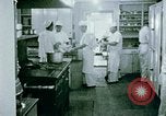 Immagine di Alien internamento centro facility da pranzo Crystal City Texas USA, 1943, secondo 19 filmato di repertorio 65675072068