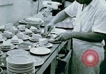 Immagine di Alien internamento centro facility da pranzo Crystal City Texas USA, 1943, secondo 22 filmato di repertorio 65675072068