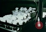 Immagine di Alien internamento centro facility da pranzo Crystal City Texas USA, 1943, secondo 26 filmato di repertorio 65675072068