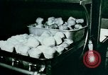 Immagine di Alien internamento centro facility da pranzo Crystal City Texas USA, 1943, secondo 27 filmato di repertorio 65675072068