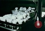 Immagine di Alien internamento centro facility da pranzo Crystal City Texas USA, 1943, secondo 28 filmato di repertorio 65675072068