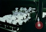 Immagine di Alien internamento centro facility da pranzo Crystal City Texas USA, 1943, secondo 29 filmato di repertorio 65675072068