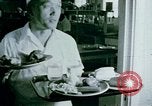 Immagine di Alien internamento centro facility da pranzo Crystal City Texas USA, 1943, secondo 30 filmato di repertorio 65675072068
